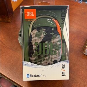 JBL Clip 4 Speaker with Green Camouflage Design